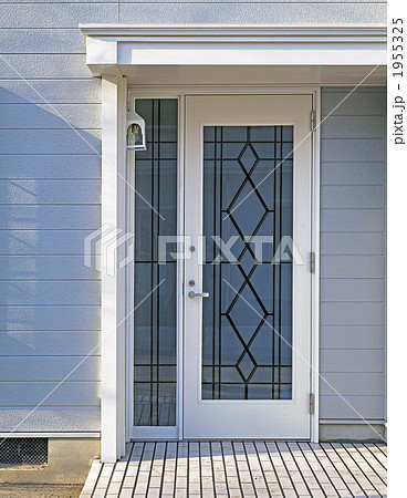 玄関ポーチ 親子ドアの写真素材