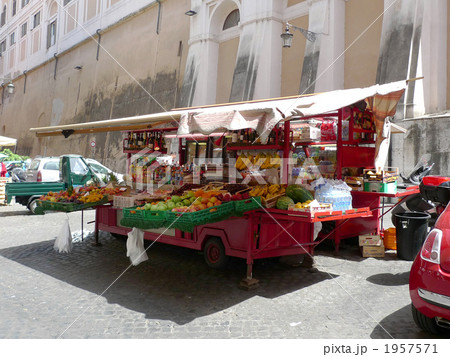 トレヴィ広場の露店 トレヴィ広場の露店 1957571