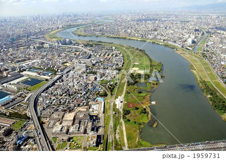 守口市を流れる淀川を空撮 1959731