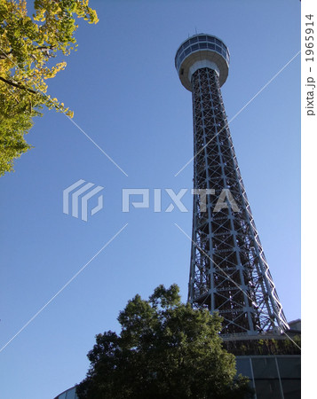 秋の空にそびえ立つ横浜マリンタワー 秋の空にそびえ立つ横浜マリンタワー 1965914