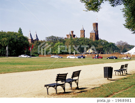 ワシントンＤＣのスミソニアン・キャッスル 1968981