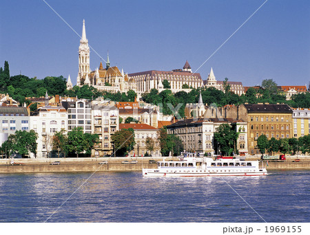 ブダペストのドナウ川とマーチャーシュ教会 1969155