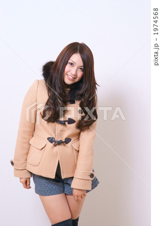 若い女性・冬 1974568