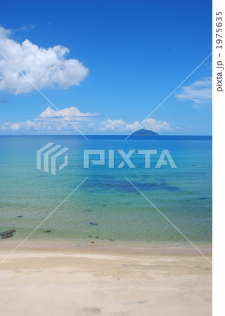 穏やかな海と空 1975635