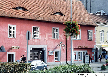 旅先のショプロンのかわいい建物 1976324