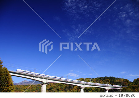 秋空とスーパーあずさ 1978630