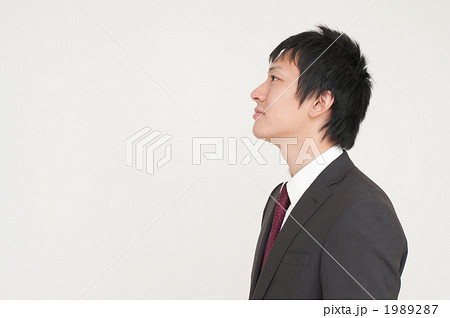 代のビジネスマンの横顔の写真素材