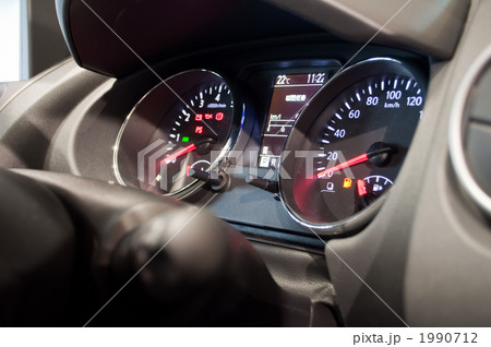 スポーツカーの計器盤 スポーツカーの計器盤 1990712