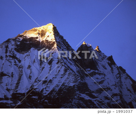 朝日を浴びる山頂 朝日を浴びる山頂 1991037