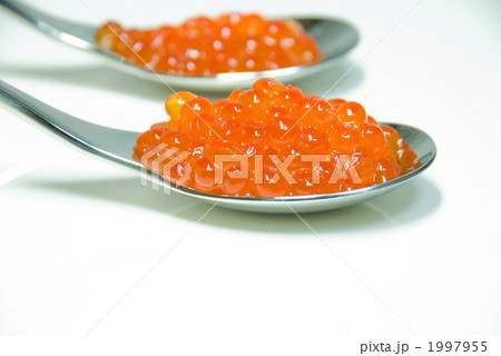 スプーンに盛り付けられたいくら 1997955