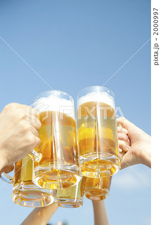 乾杯 酒 ビールの写真素材
