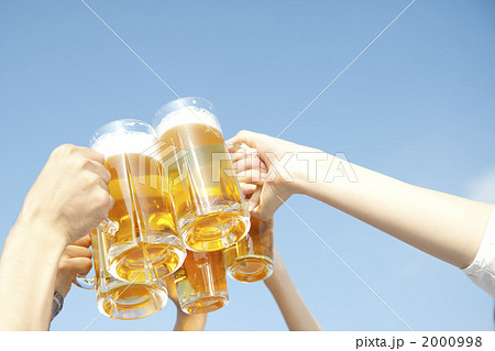 乾杯 酒 ビールの写真素材
