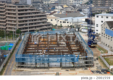 マンション工事現場鉄骨組上作業 2001559