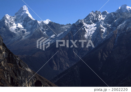クムジュン北側の斜面よりアマダブラム(6812m) 2002220