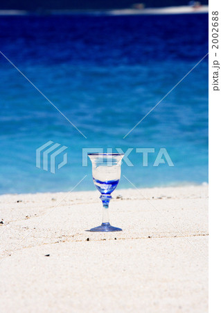 琉球ガラスと海 2002688