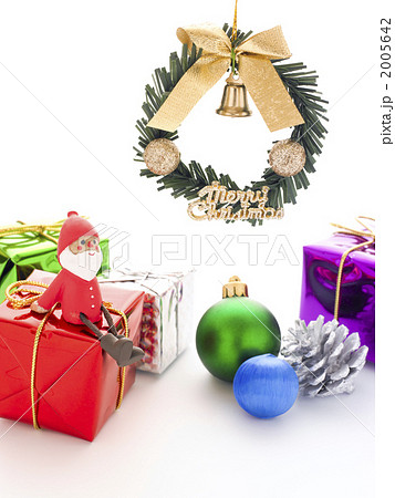 サンタとクリスマスリース 2005642
