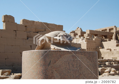 カルナック神殿　スカラベの大石像 2009782