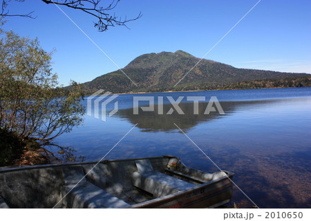 晩秋の燧岳と尾瀬沼 2010650