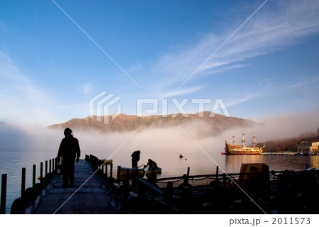 釣り舟出港 2011573