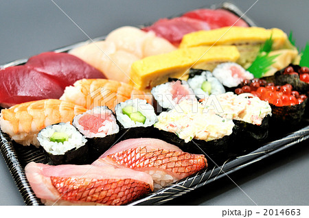 豪華ネタのお持ち帰り寿司。 2014663