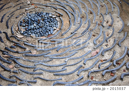 渦巻く瓦 渦巻く瓦 2015037