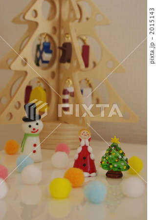 木製クリスマスツリーと女の子サンタ1 木製クリスマスツリーと女の子サンタ1 2015143