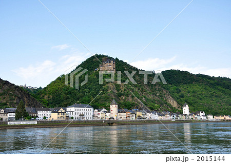 ドイツ　ライン渓谷　ザンクト・ゴアルスハウゼンの町並みとねこ城 2015144