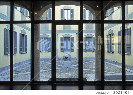 ミラノ　中庭 2021402