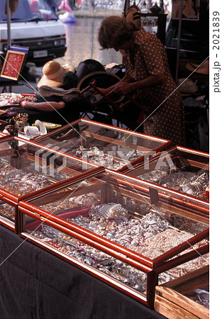 ミラノの骨董市 2021839