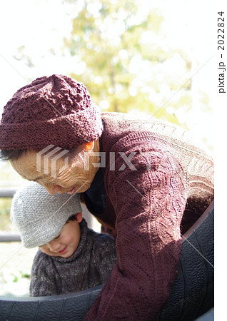 ひいおばあちゃんと子供 ひいおばあちゃんと子供 2022824