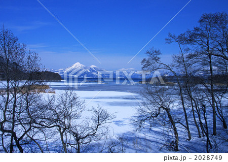 猪苗代湖と磐梯山（鬼沼） 2028749