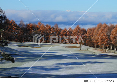 雪と紅葉と雲海 2039923