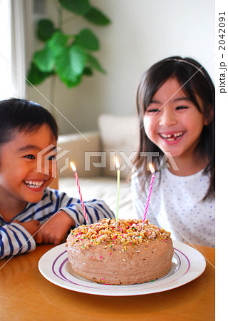 ケーキと子ども 2042091