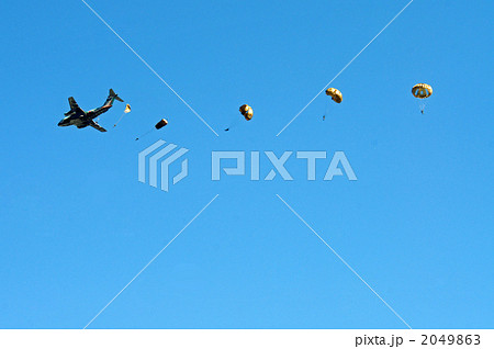 C-1中型輸送機からの空挺降下 C-1中型輸送機からの空挺降下 2049863