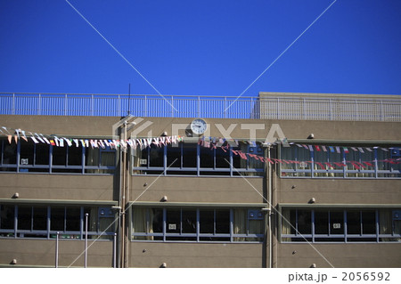 運動会の日の小学校 2056592