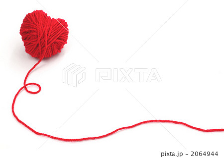 赤い毛糸のハートの写真素材