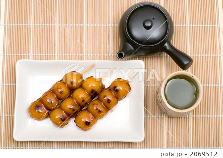 みたらし団子とお茶・角皿乗せ みたらし団子とお茶・角皿乗せ 2069512