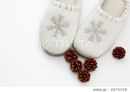 松ぼっくりとスリッパ 松ぼっくりとスリッパ 2074159