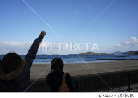 笠山を見物する観光客 2076680