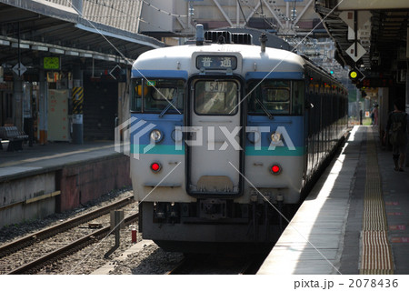 中央本線 115系 長野色 高尾駅ホーム 中央本線 115系 長野色 高尾駅ホーム 2078436