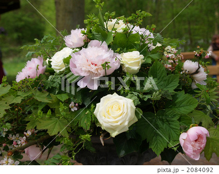 　フラワーアレンジ　シャクヤク　バラ 2084092