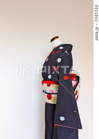 水玉模様の着物を着たトルソー 2085536