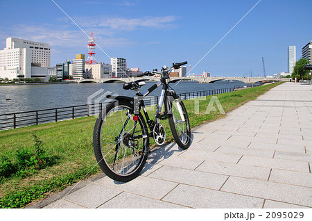 自転車と遊歩道 2095029