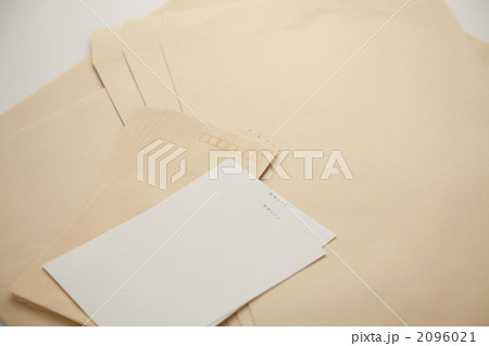 封筒と葉書 2096021