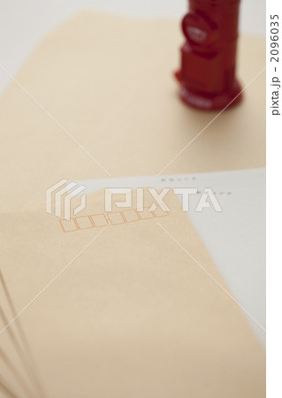 封筒と葉書 2096035