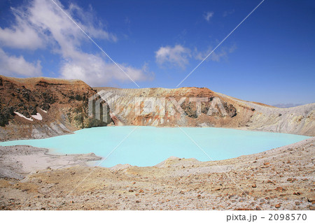 草津白根山の湯釜 2098570
