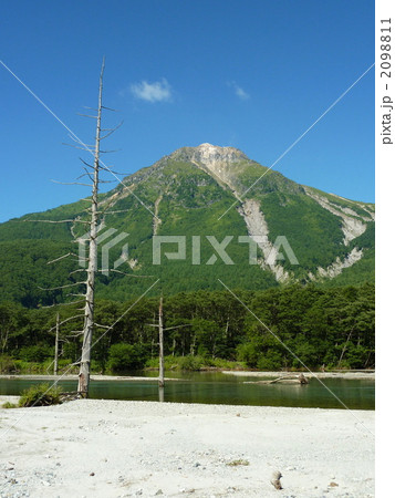 真夏の焼岳と大正池 真夏の焼岳と大正池 2098811