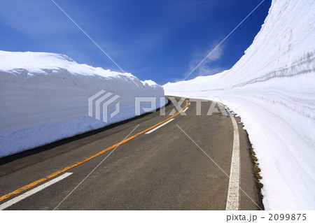 八幡平の雪の回廊 2099875