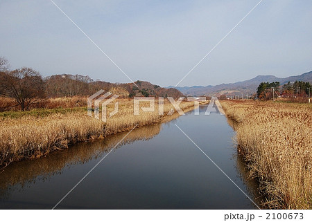 晩秋の小川 2100673