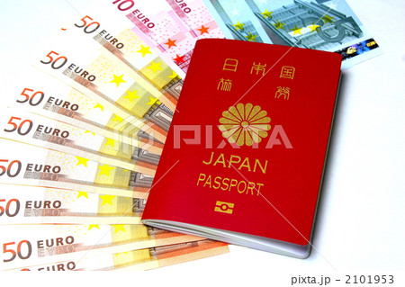 パスポートとユーロ紙幣 2101953